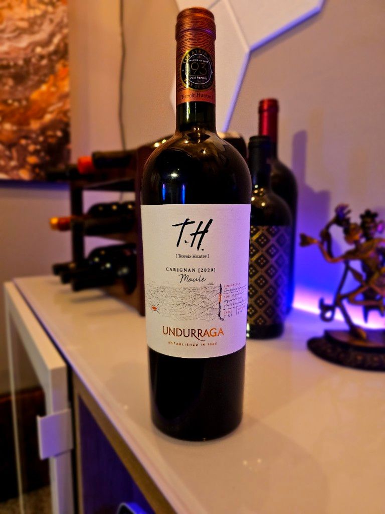 2020 Undurraga Carignan Terroir Hunter (TH), Chile, Maule Valley ...