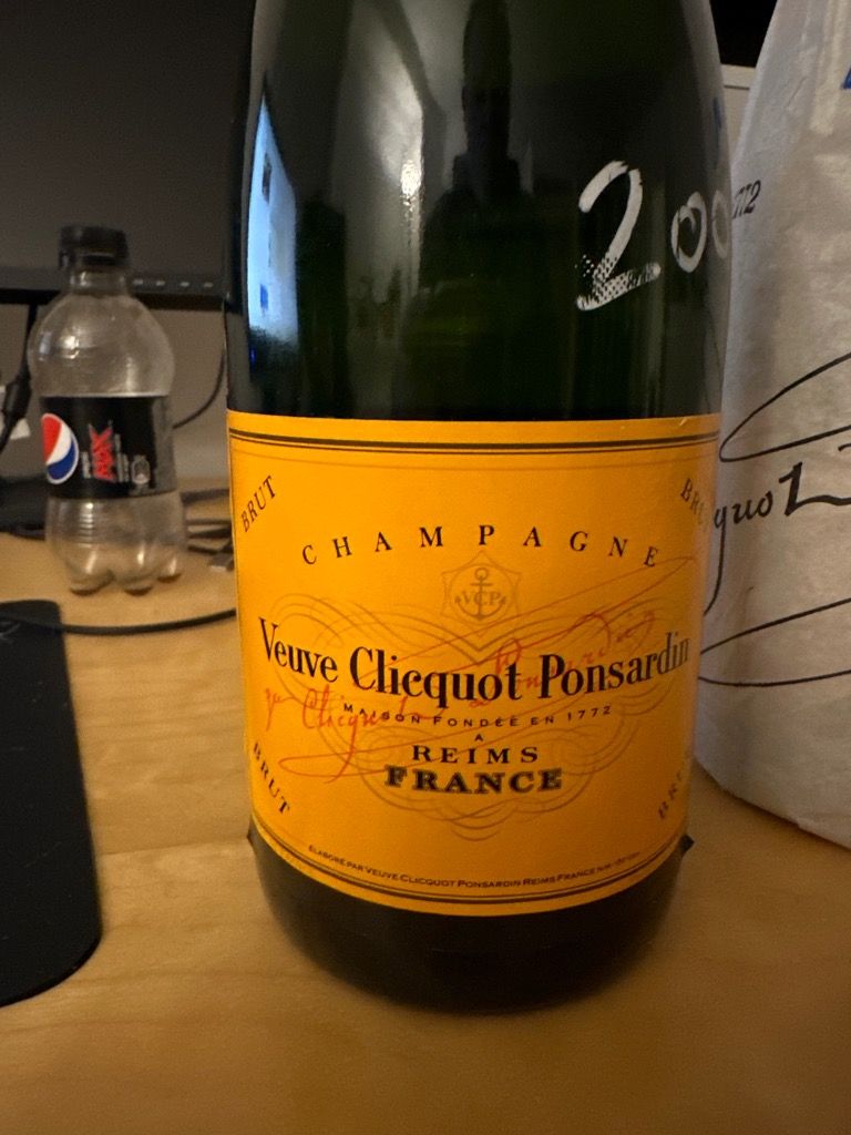 Veuve Clicquot Yellow Label Water Bottle – Current Vintage