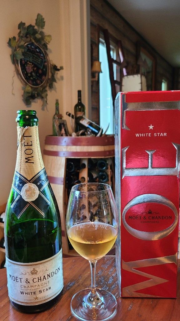 1970's-80's White Star Moet & Chandon Champagne French Wine Label Original  S50E