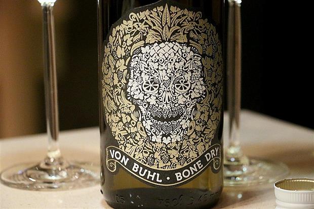 Von buhl riesling. Von eicken логотип. Riesling bone dry, von buhl, germany. рислинг von buhl. Von buhl bone dry riesling.