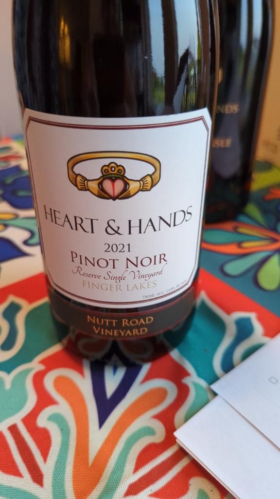 2021 Heart & Hands Pinot Noir Nutt Road Vineyard, USA, New York, Finger