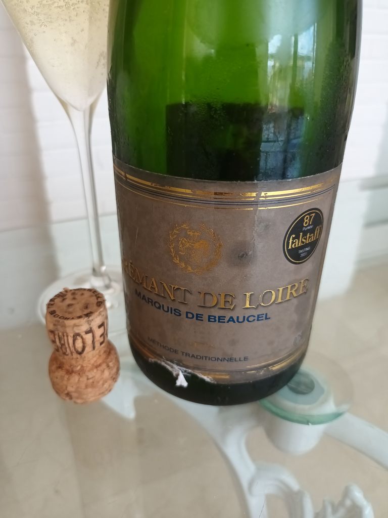 Cremant De Loire Marquis De Beaucel Brut NV Marquis de Beaucel Crémant de Loire Brut Methode Traditionnelle
