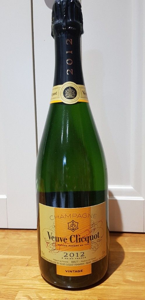 2015 Veuve Clicquot Champagne Brut Vintage - CellarTracker