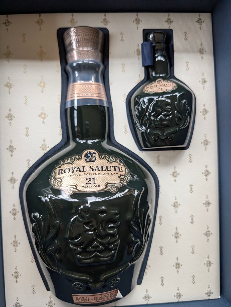 ウイスキー Chivas Brothers  Salute 70cl 40% Blue Chivas Brothers Limited Edition Royal Salute Scotch Whisky