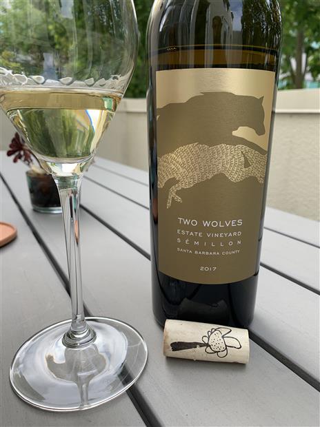 Two hotsell wolves winery