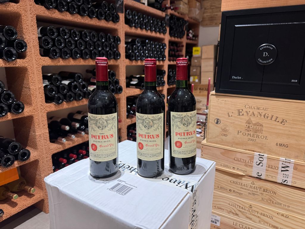 1981 Petrus Pomerol 赤ワイン 1981 Pétrus - CellarTracker