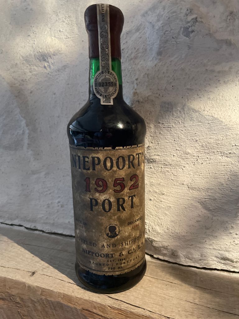 1952 Niepoort Porto Vintage - CellarTracker