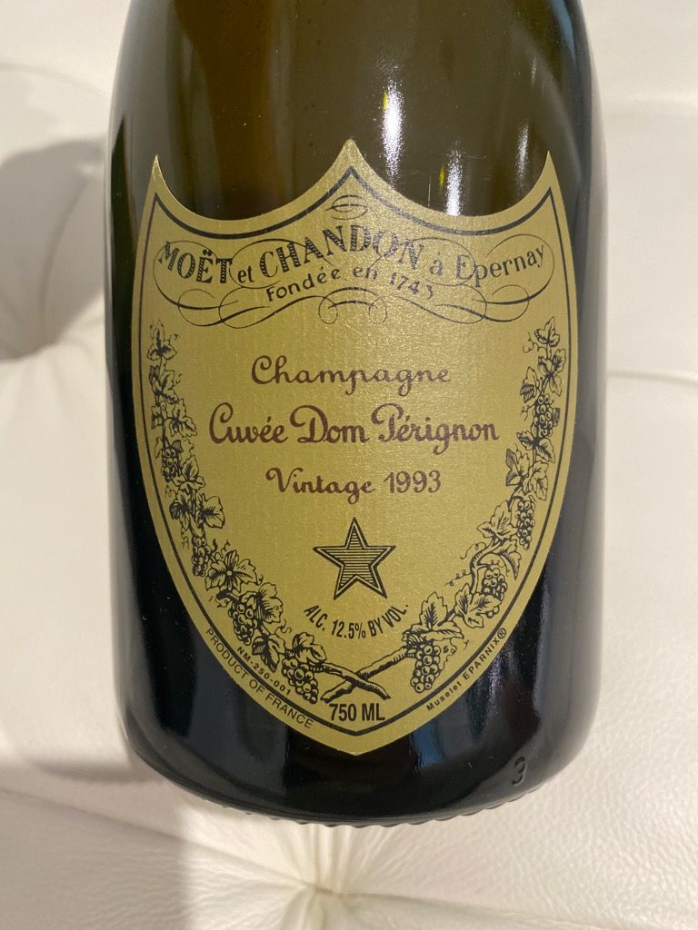 シャンパン　ドンペリニヨン　ヴィンテージ　1993年 正規品アルミが少し剥がれております