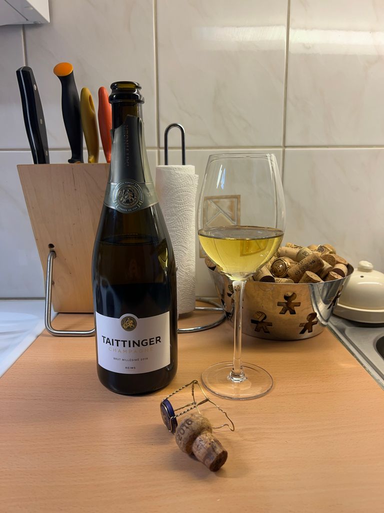 Taittinger Brut Montreux 50th 箱付 (2016) Taittinger Brut 2016 Champagne for Sale