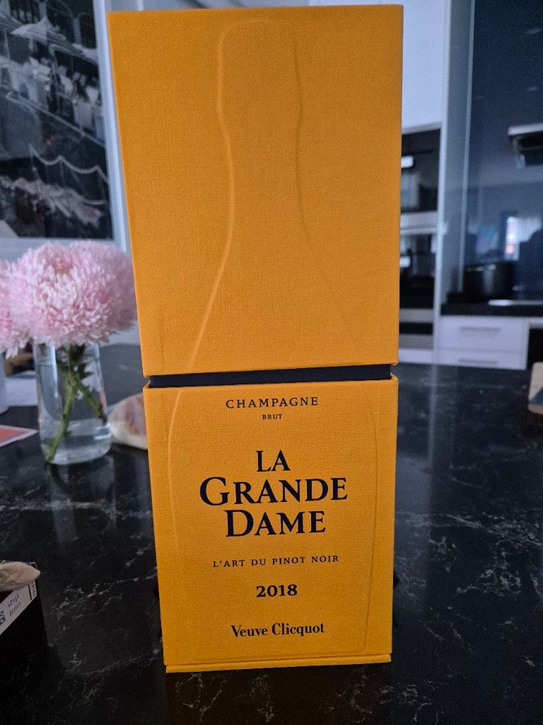La Grande Dame 2018 シャンパン　750ml Veuve Clicquot La Grande Dame 2018 Gift Box 750ml | Matsuya