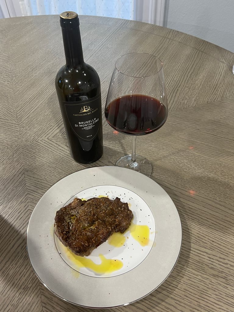 カスティリオン・デル・ボスコ社ブルネッロ・ディ・モンタルチーノ2012 Castiglion del Bosco Brunello di Montalcino 2012 | Wine.com