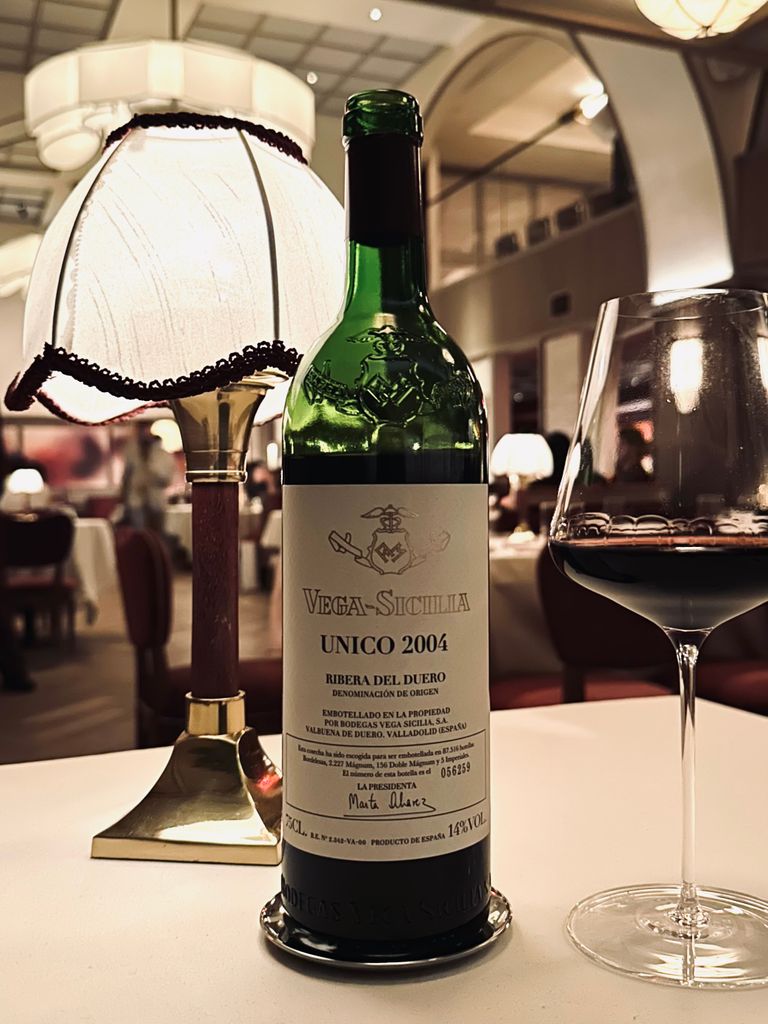Vega Sicilia 2002 Único ベガ シシリア ウニコ2002 2002 Bodegas Vega-Sicilia Ribera del Duero Único - CellarTracker