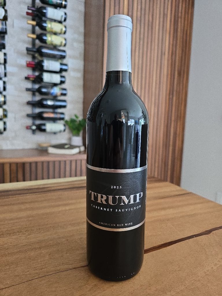 ワイン TRUMP Winery Cabernet Sauvignon 2015 2015 Trump Winery Cabernet Sauvignon - CellarTracker