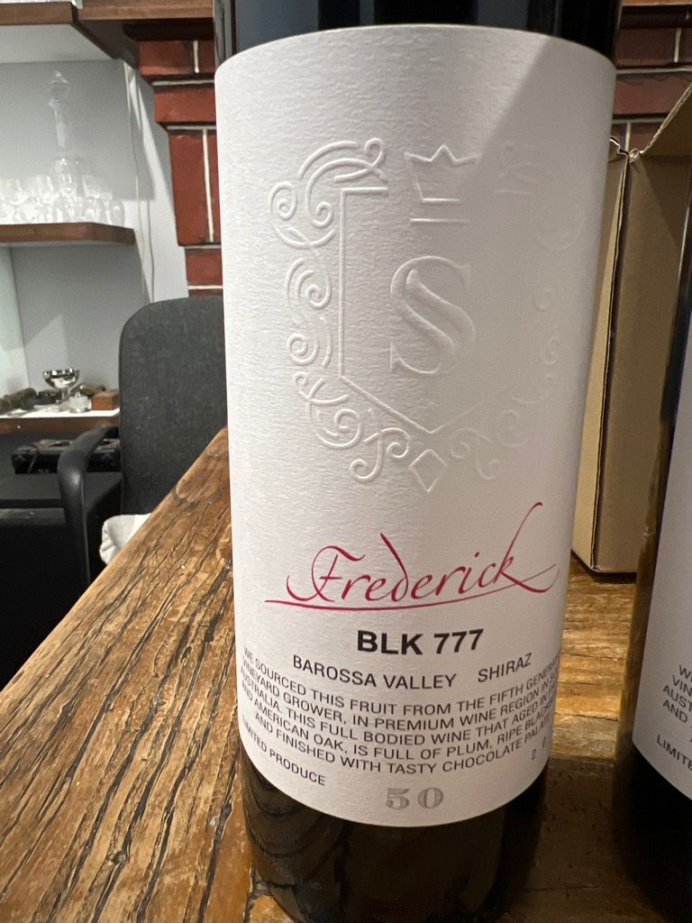 SUNDAY by  RUFF シラーズ ショブルック　2017 2017 Sieger Estate Shiraz Frederick BLK 777 - CellarTracker