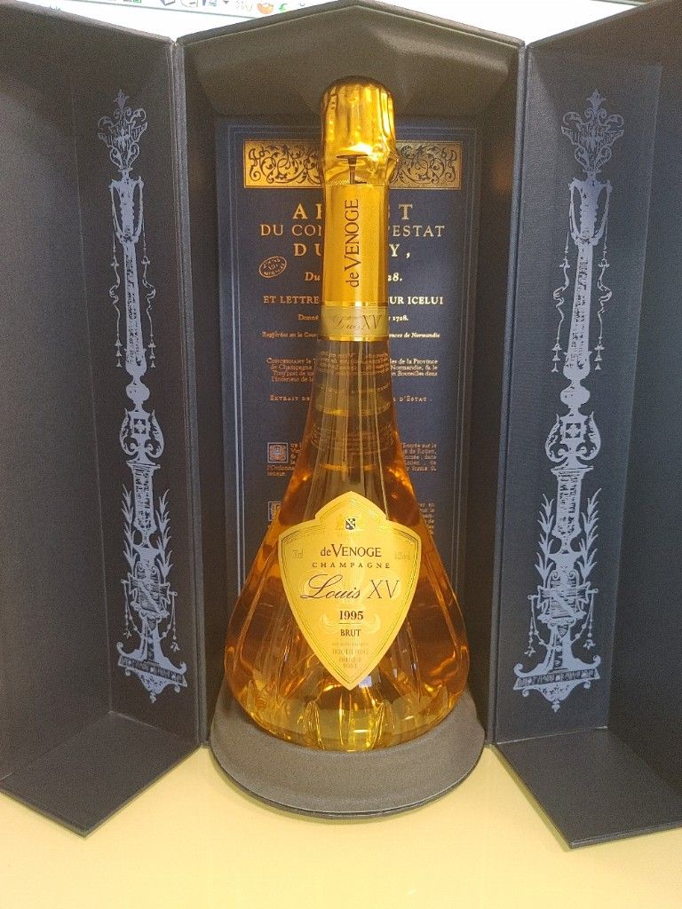 Champagne Louis XV Coffret Chapeau (1 x 75cl Brut 1995, 1 x 75cl