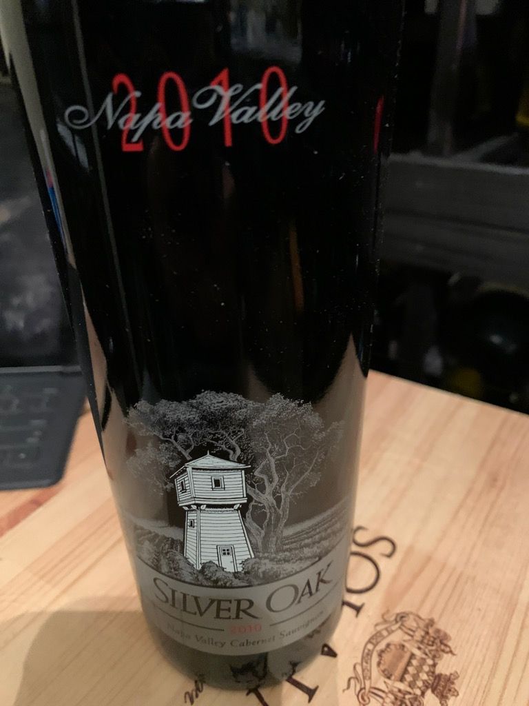 シルバーオーク　カベルネ・ソーヴィニヨン　2010年　SILVER OAK Silver Oak Alexander Valley Cabernet Sauvignon 2010 | Wine.com