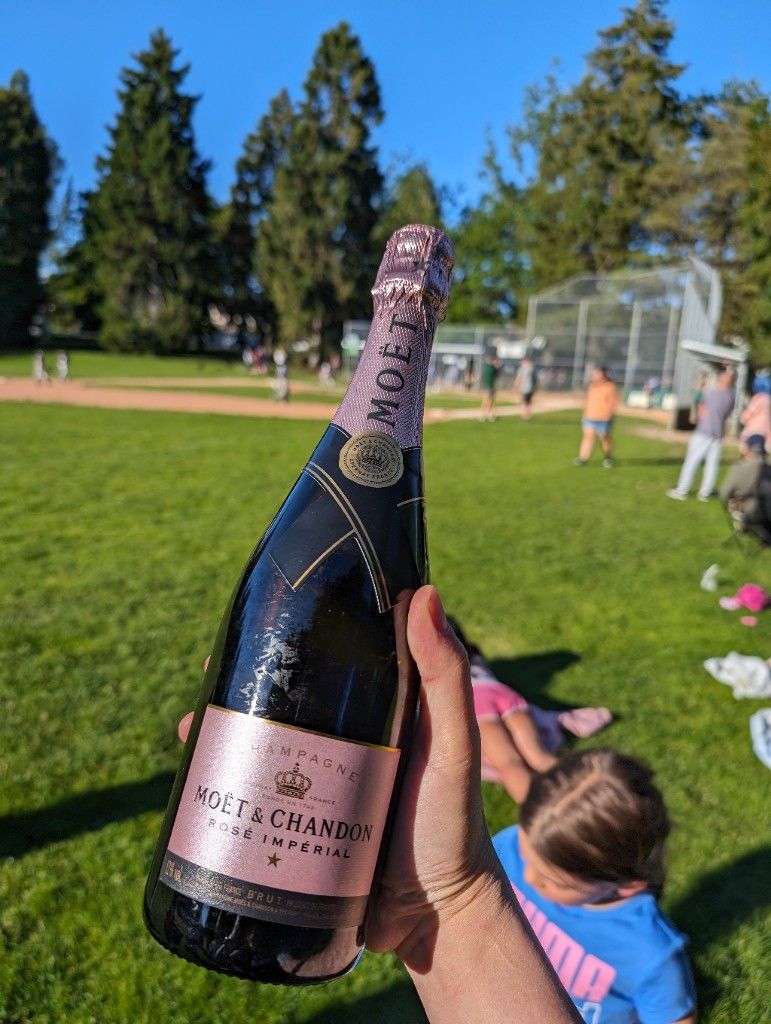 N.V. Moët & Chandon Champagne Brut Imperial Rosé - CellarTracker N.V. Moët & Chandon Champagne Brut Imperial Rosé - CellarTracker
